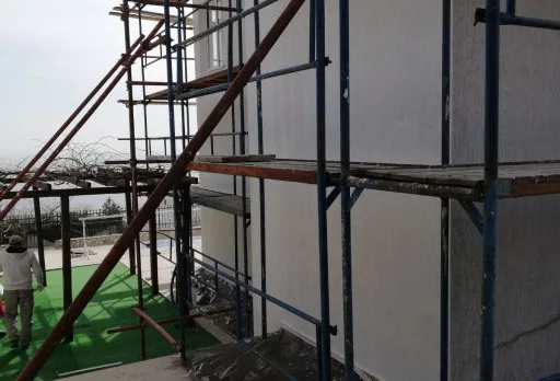 Verputz und Anstrich der Fassade einer Villa in Balchik