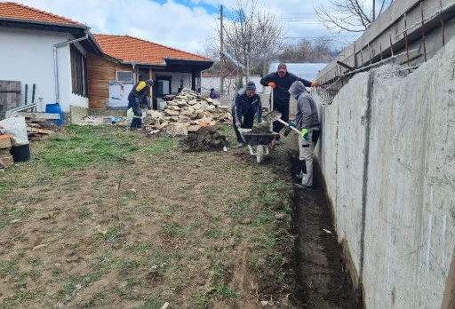 Строително-ремонтни работи на гараж и площадка на къща до Варна