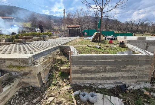 Строително-ремонтни работи на гараж и площадка на къща до Варна