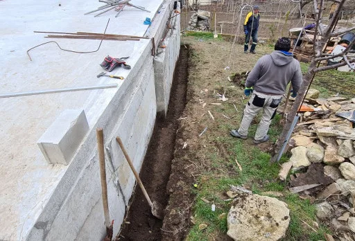 Строително-ремонтни работи на гараж и площадка на къща до Варна