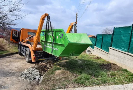 Строително-ремонтни работи на гараж и площадка на къща до Варна