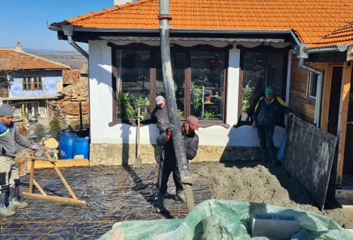 Строително-ремонтни работи на гараж и площадка на къща до Варна