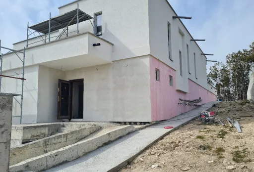 Модерна вила с плосък покрив в Балчик