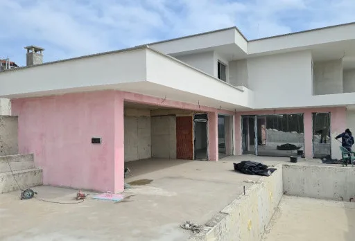 Модерна вила с плосък покрив в Балчик