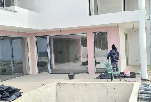 Модерна вила с плосък покрив в Балчик