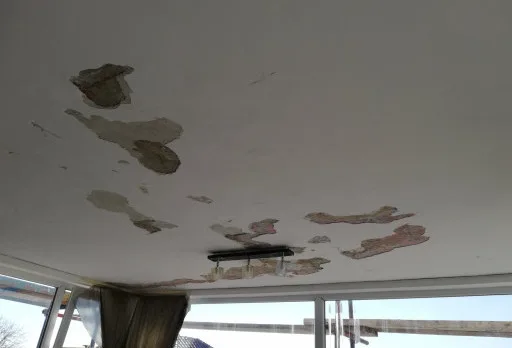 Verputz und Anstrich der Fassade einer Villa in Balchik