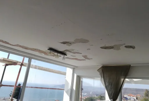 Verputz und Anstrich der Fassade einer Villa in Balchik