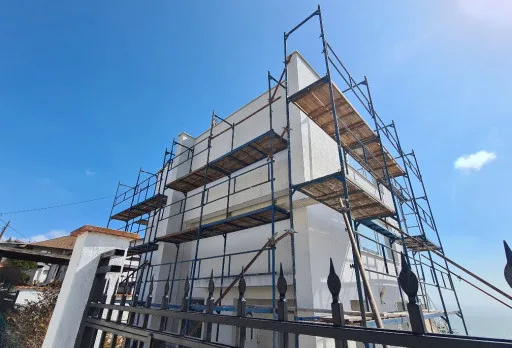 Verputz und Anstrich der Fassade einer Villa in Balchik