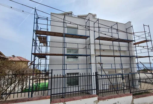 Verputz und Anstrich der Fassade einer Villa in Balchik