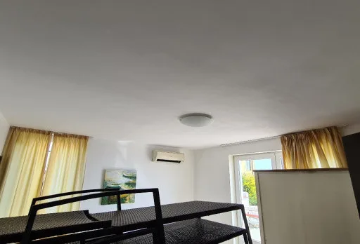 Verputz und Anstrich der Fassade einer Villa in Balchik