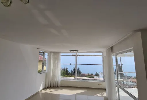 Verputz und Anstrich der Fassade einer Villa in Balchik