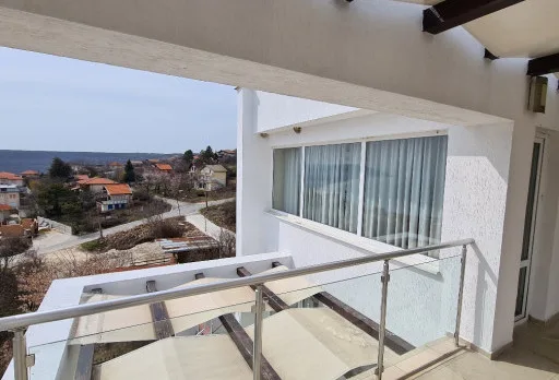 Verputz und Anstrich der Fassade einer Villa in Balchik