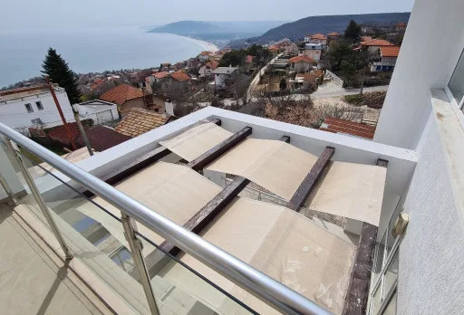 Verputz und Anstrich der Fassade einer Villa in Balchik