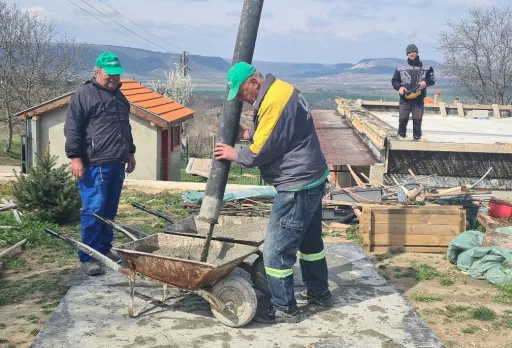 Строително-ремонтни работи на гараж и площадка на къща до Варна