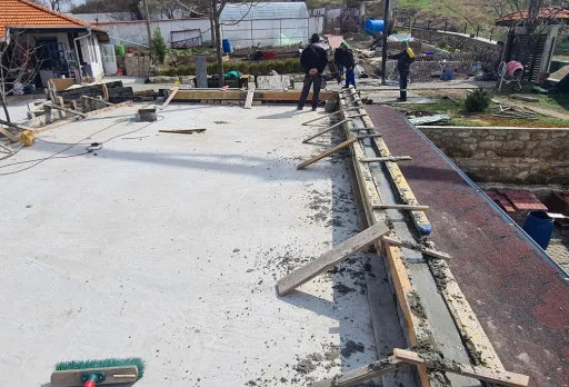 Строително-ремонтни работи на гараж и площадка на къща до Варна