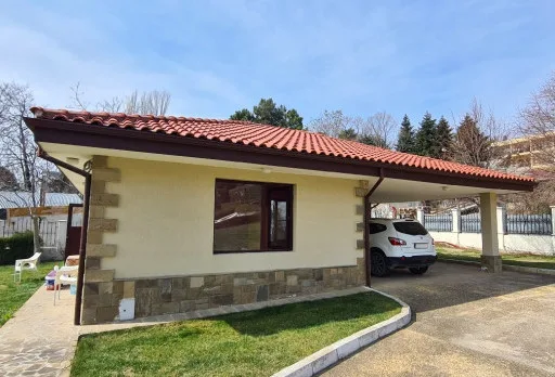 Innenausbesserungsarbeiten und Fassadenanstrich eines Hauses in Varna