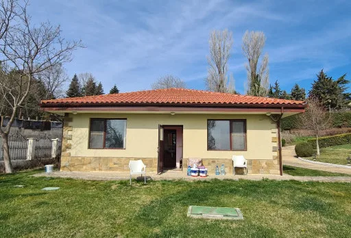 Innenausbesserungsarbeiten und Fassadenanstrich eines Hauses in Varna