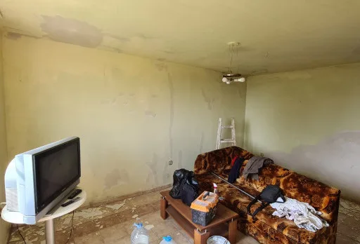 Innenausbesserungsarbeiten und Fassadenanstrich eines Hauses in Varna
