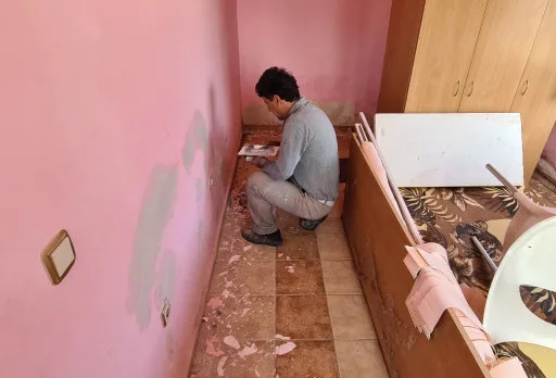 Innenausbesserungsarbeiten und Fassadenanstrich eines Hauses in Varna