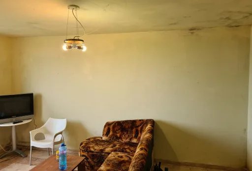 Innenausbesserungsarbeiten und Fassadenanstrich eines Hauses in Varna