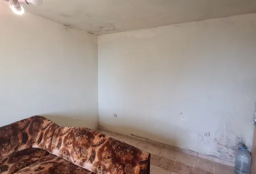 Innenausbesserungsarbeiten und Fassadenanstrich eines Hauses in Varna