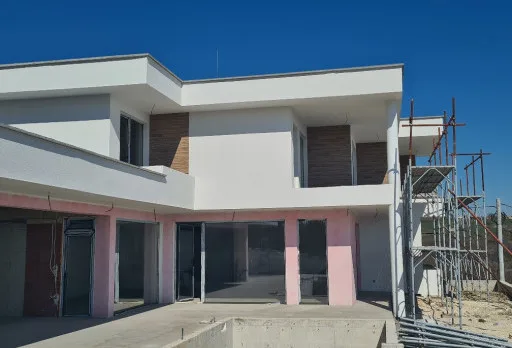 Модерна вила с плосък покрив в Балчик