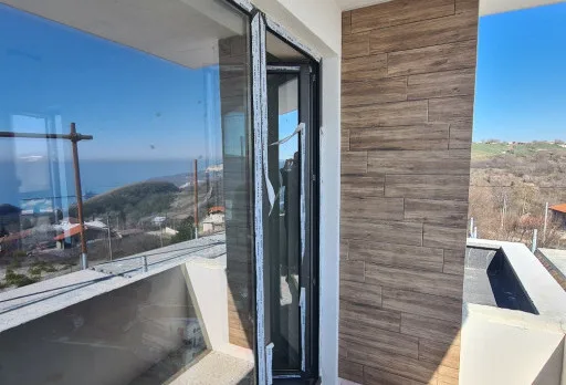 Модерна вила с плосък покрив в Балчик