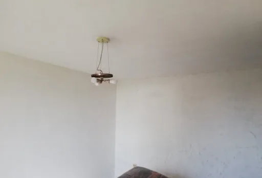 Innenausbesserungsarbeiten und Fassadenanstrich eines Hauses in Varna