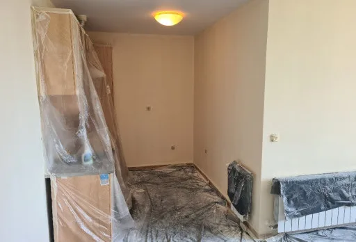 Innenausbesserungsarbeiten und Fassadenanstrich eines Hauses in Varna