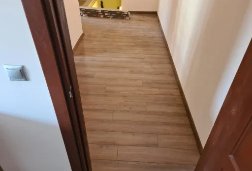 Verlegung von Laminatfußböden in Golden Sands