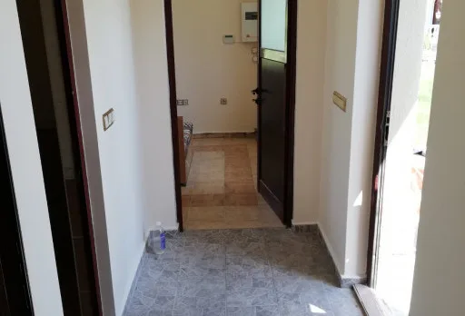 Innenausbesserungsarbeiten und Fassadenanstrich eines Hauses in Varna