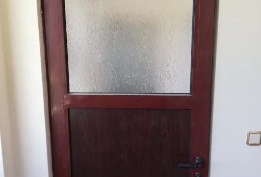 Innenausbesserungsarbeiten und Fassadenanstrich eines Hauses in Varna