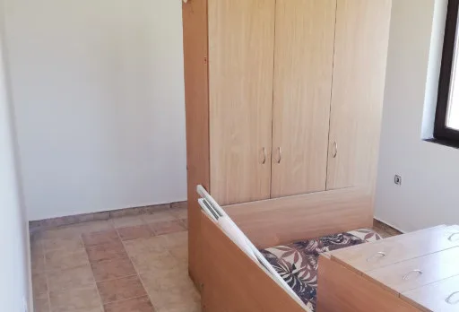 Innenausbesserungsarbeiten und Fassadenanstrich eines Hauses in Varna