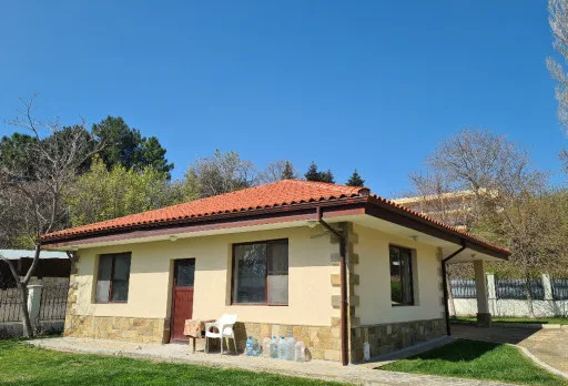 Innenausbesserungsarbeiten und Fassadenanstrich eines Hauses in Varna