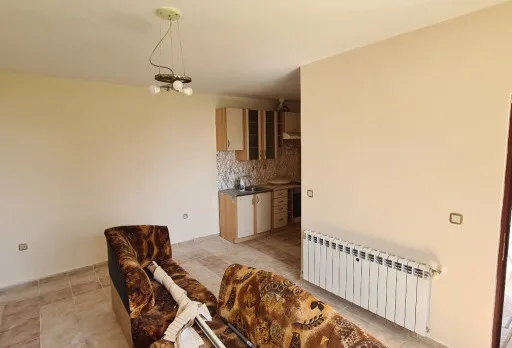 Innenausbesserungsarbeiten und Fassadenanstrich eines Hauses in Varna