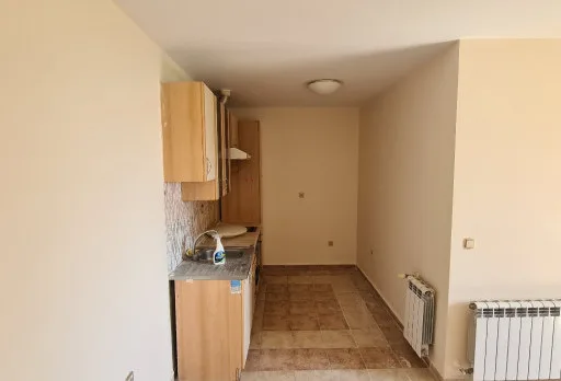 Innenausbesserungsarbeiten und Fassadenanstrich eines Hauses in Varna