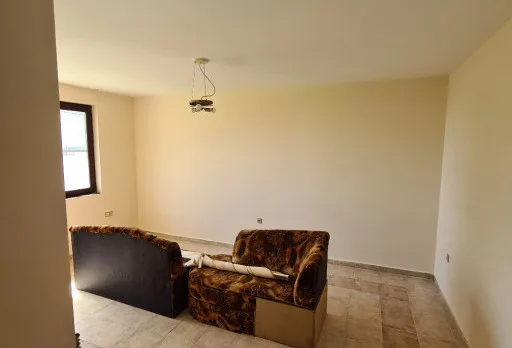 Innenausbesserungsarbeiten und Fassadenanstrich eines Hauses in Varna