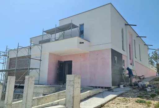 Модерна вила с плосък покрив в Балчик