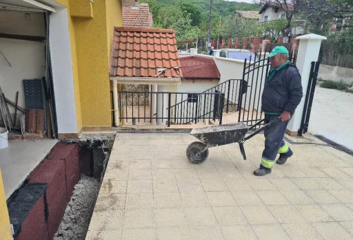 Bau- und Reparaturarbeiten an einem Haus in der Nähe von Albena