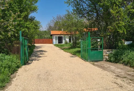 Направа на път за коли към къща близо до Дуранкулак