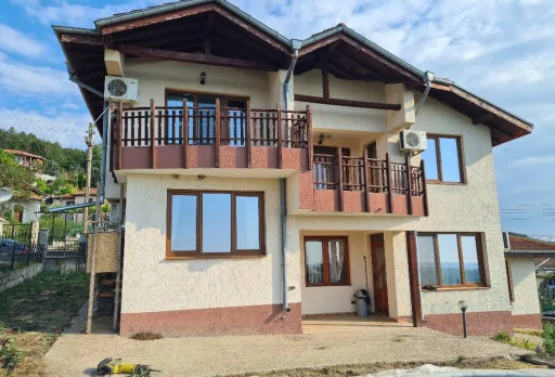 Строително-ремонтни работи на къща до Албена