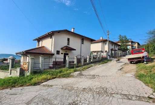 Строително-ремонтни работи на къща до Албена