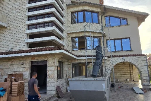 Bau- und Ausbauarbeiten an einem Wohngebäude in Kavarna