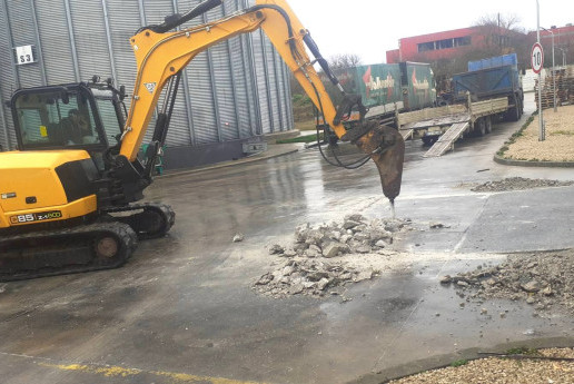 Building new concrete patios and ramps of grain stores in General Toshevo