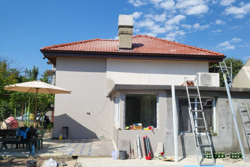 Construction of a new roof of a house in Varna