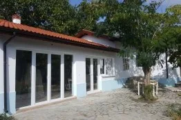 Bau- und Reparaturarbeiten an einem Haus bei Krapets