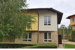 Renovierungs- und Reparaturarbeiten an einem Haus im Gebiet Albena