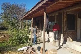 Reparaturarbeiten an einem Haus in der Region Balchik