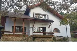 Wiederaufbau und Erweiterung einer Hütte bei Albena
