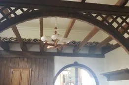 Reparaturarbeiten in einem Essbereich in einer Villa in Varna